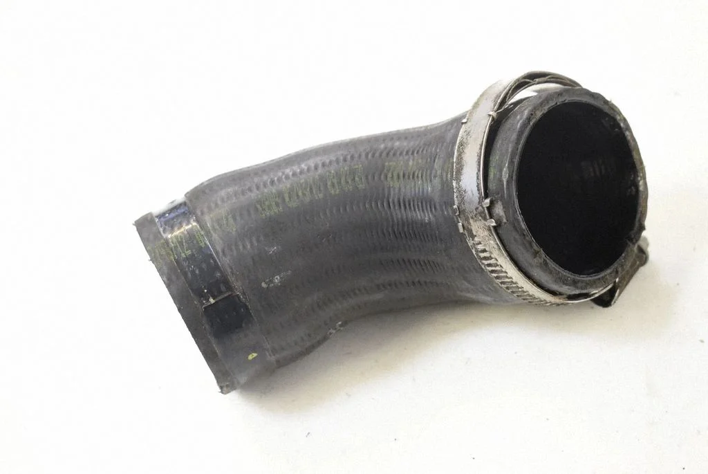 Vahejahuti voolik (-ud)/ toru (-d) 1K0145762