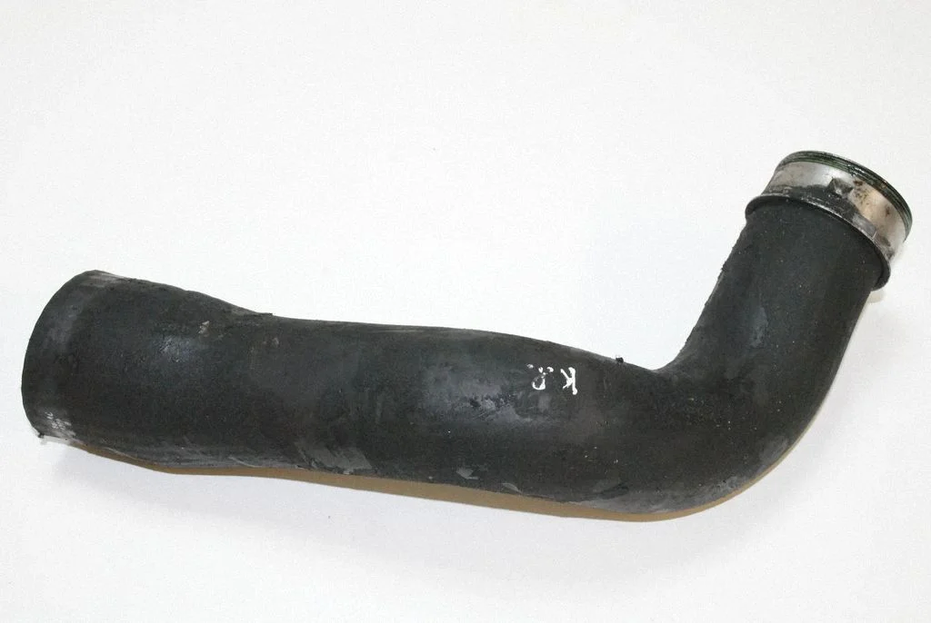 Starpdzesētāja šļūtene (-es)/ caurule (-es) – kreisā