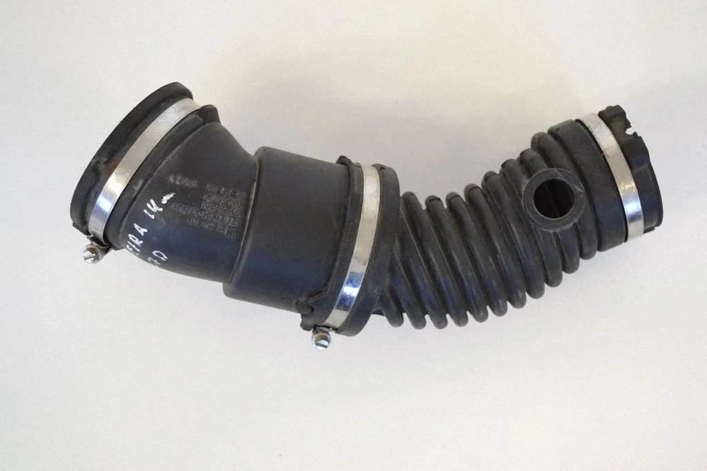 Vahejahuti voolik (-ud)/ toru (-d) – Opel Zafira C (2011-2019)