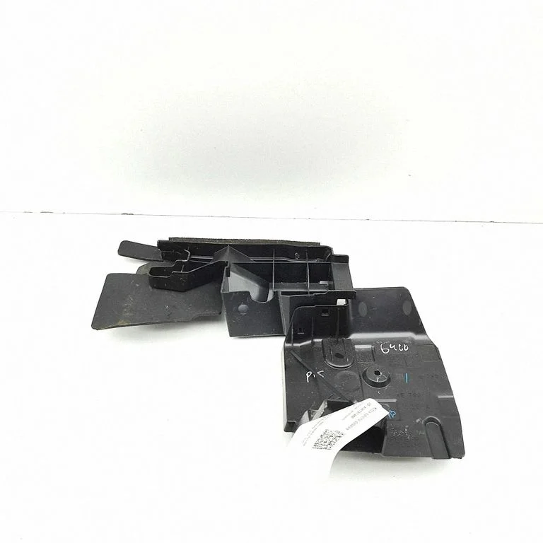 Intercooler air guide/duct channel 1669711010