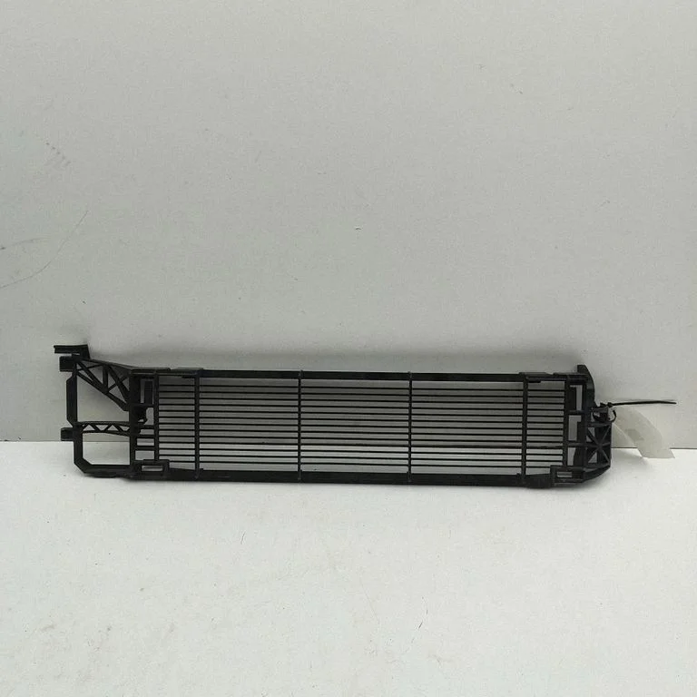 Intercooler air guide/duct channel 8472306