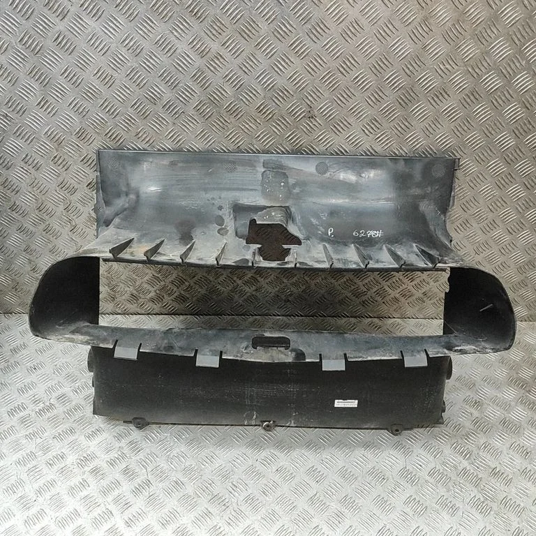 Intercooler air guide/duct channel 7P5121293