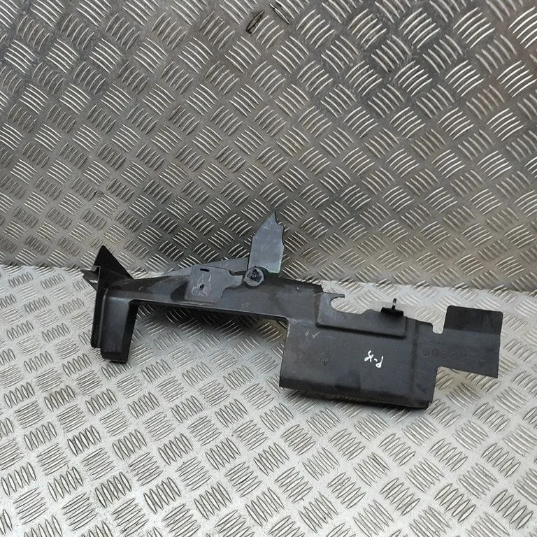 Radiatora gaisa novadītājs (-i) M163121B