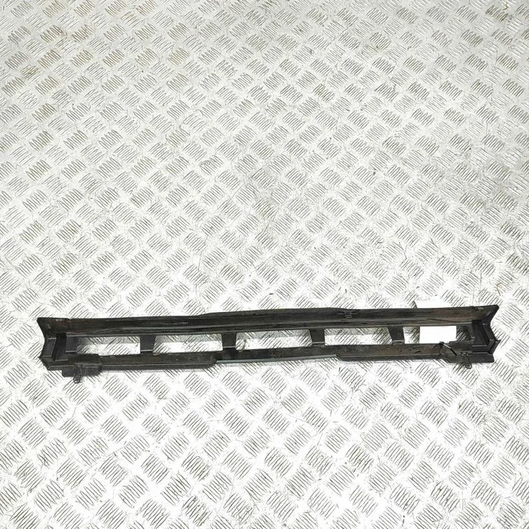Intercooler air guide/duct channel 1659437050