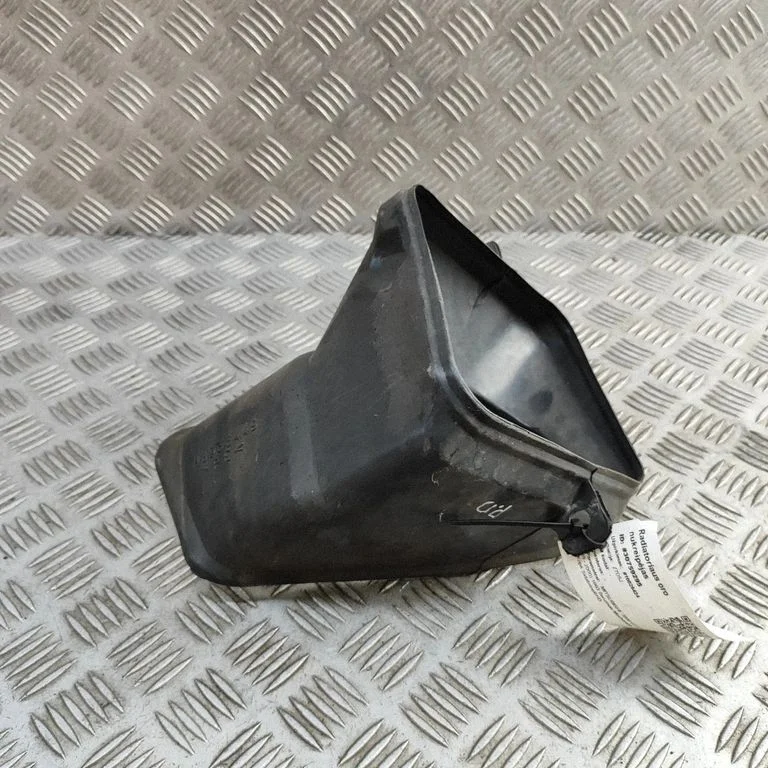 Intercooler air guide/duct channel MB935449