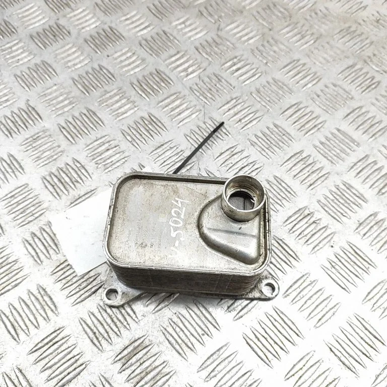 Motora eļļas radiators 06L117021E