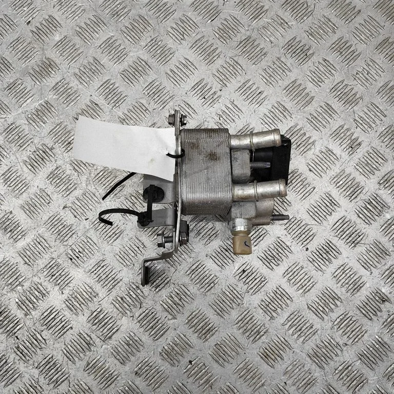 Motora eļļas radiators 32373356