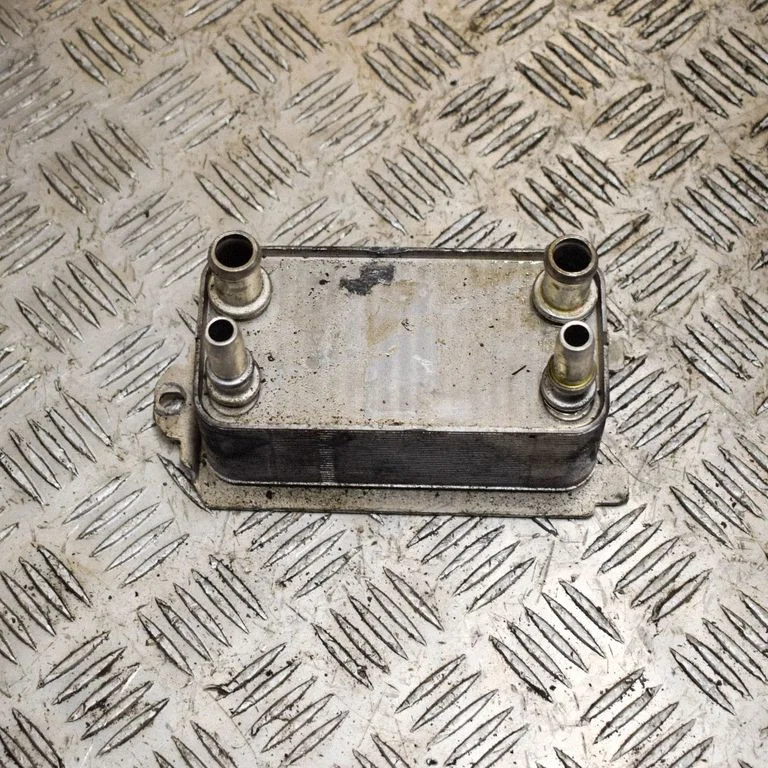 Engine oil radiator 6G917A095AD