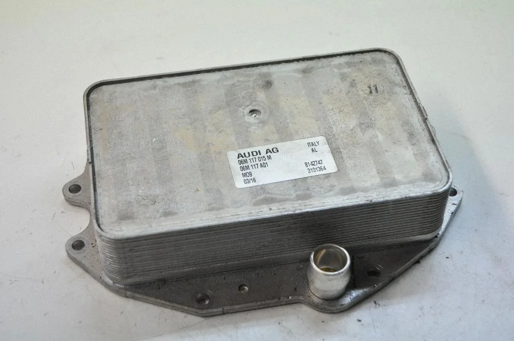 Engine oil radiator 06M117015M