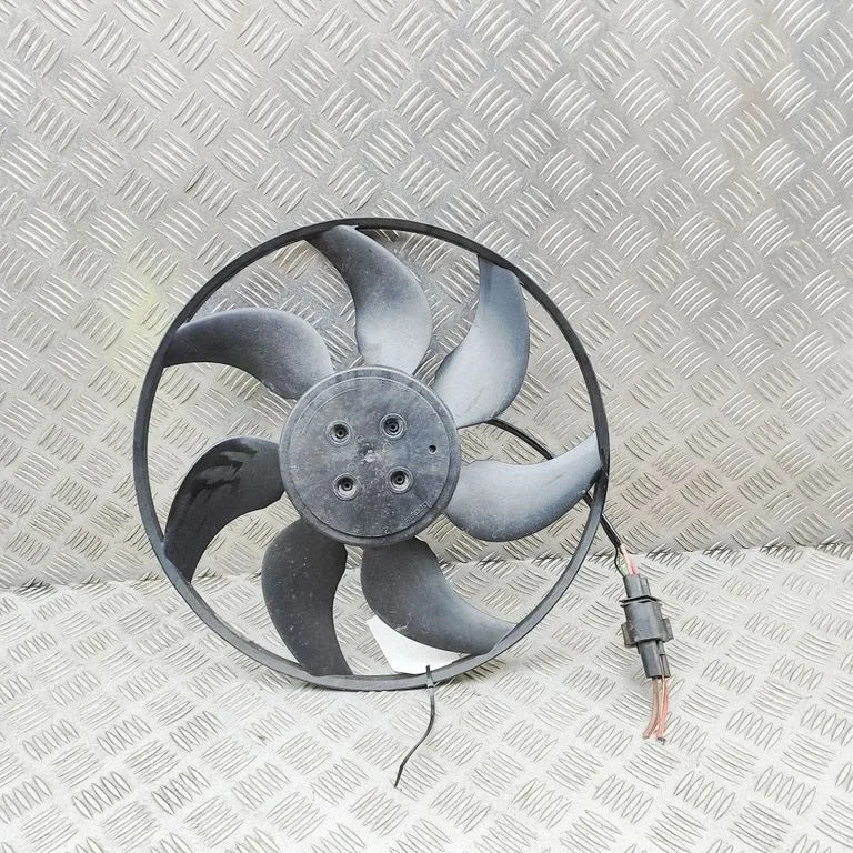 Ventilatora lāpstiņrats 8W0121003A