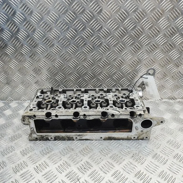 Dzinēja galva 04L103373E