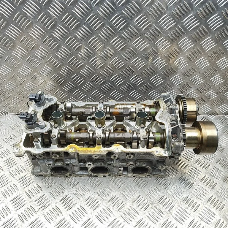 Dzinēja galva 110404GA0A