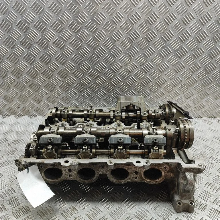 Dzinēja galva 8664036