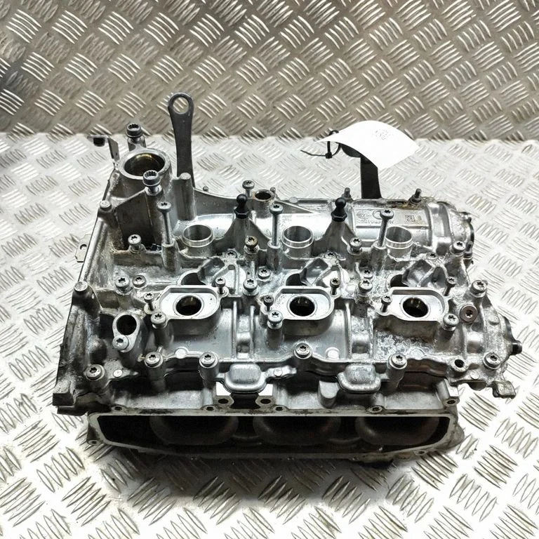 Dzinēja galva 06M103470H