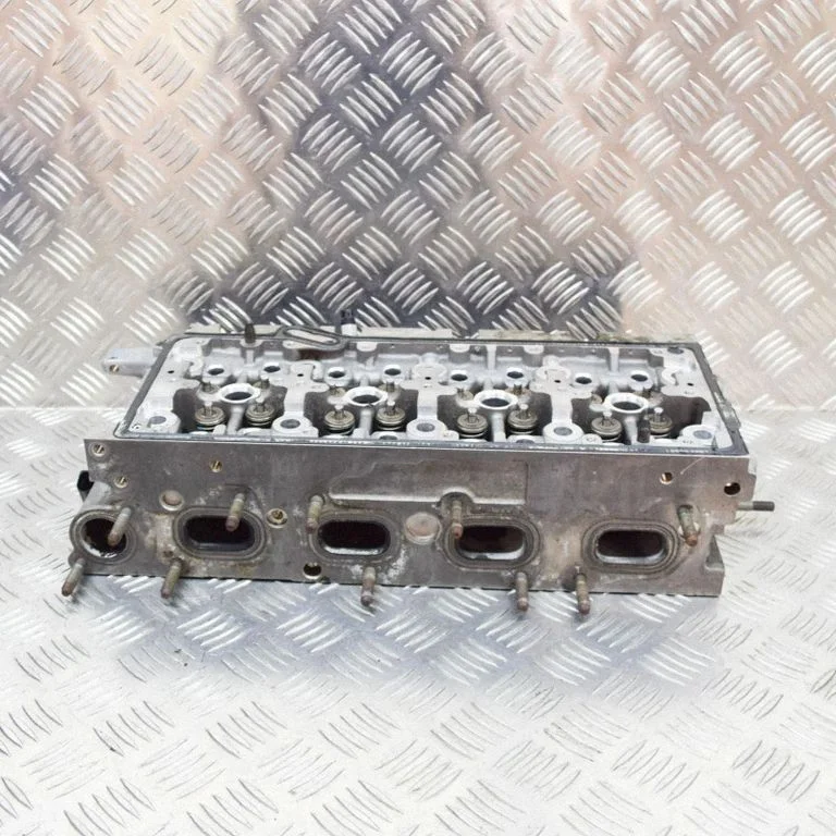 Dzinēja galva 04L103044K