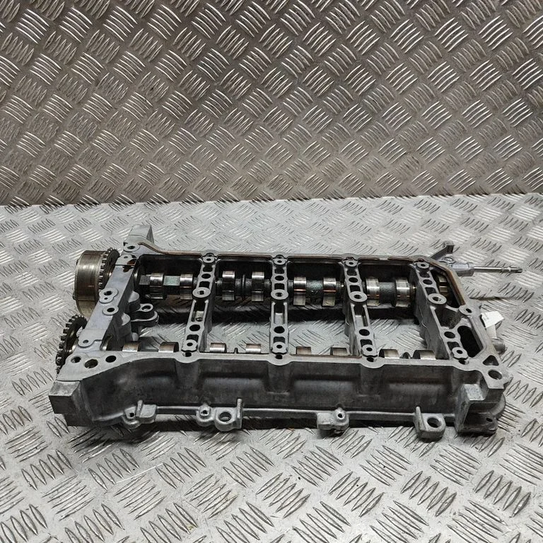 Engine head – Toyota Prius+ (ZVW40) (2011-2018)