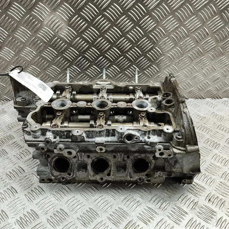 Dzinēja galva 06E103285