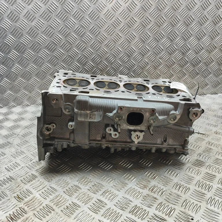 Engine head 32267401