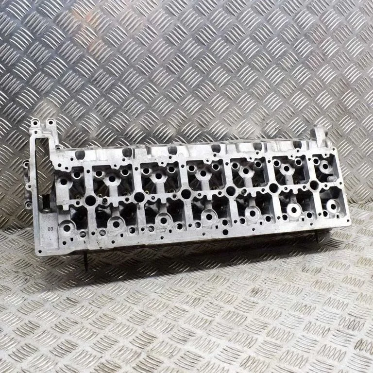 Engine head 7812929