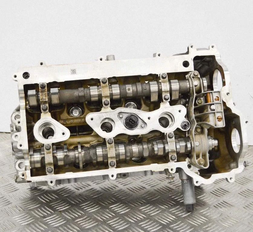 Engine head – right