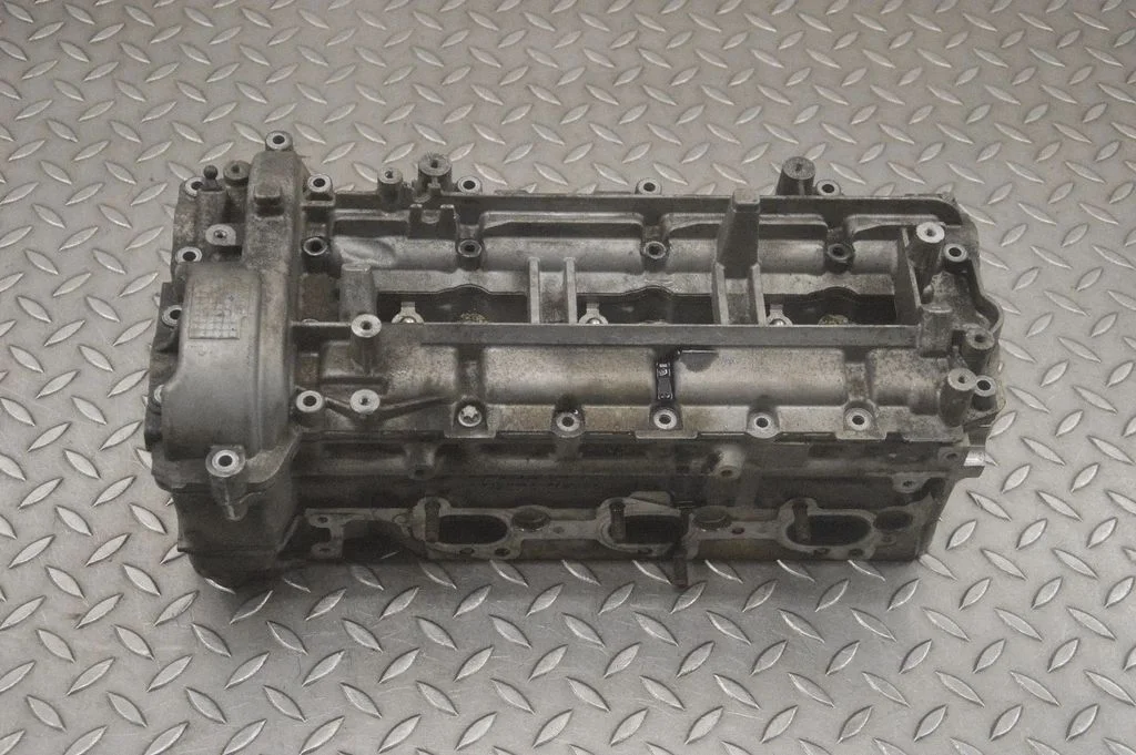 Engine head R6420163801