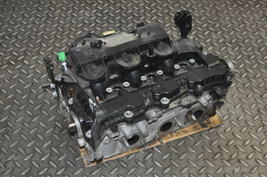 Engine head PM9X2Q6C064CA