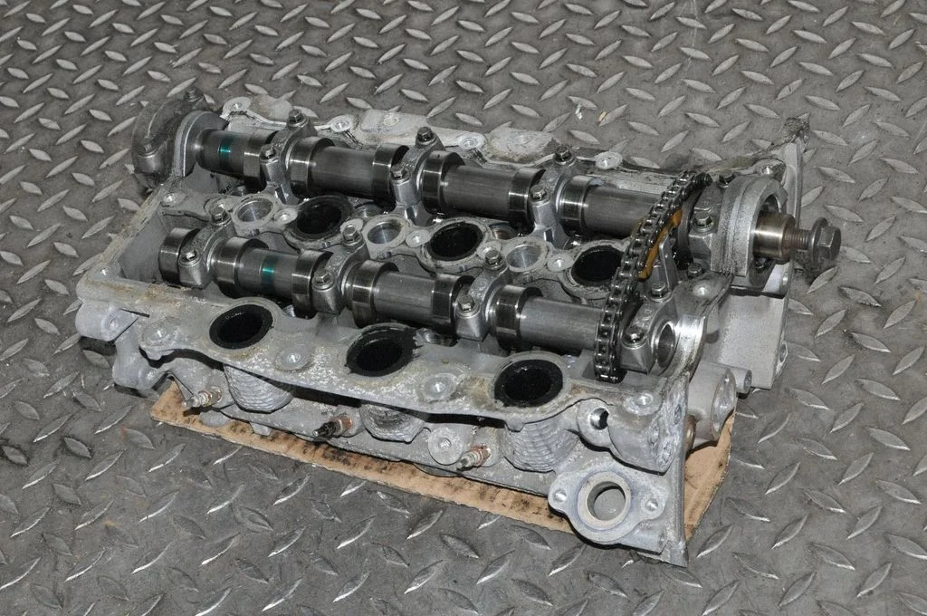 Engine head 9X2Q6C064CA