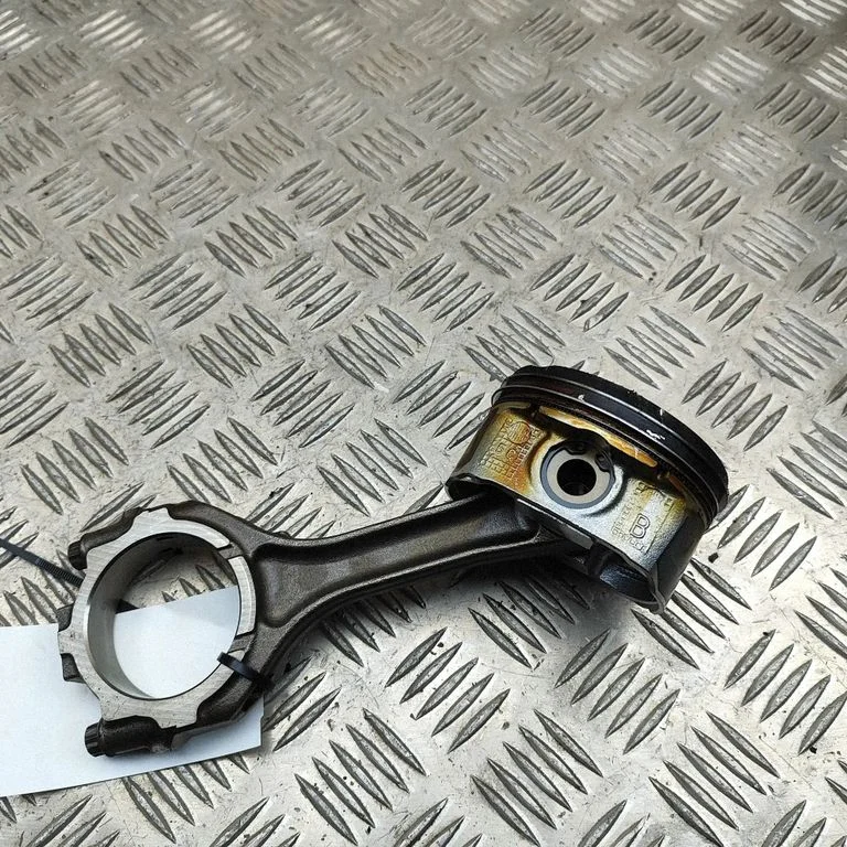 Piston – Infiniti Q50 (2014-)