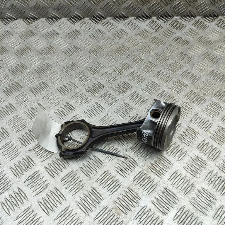 Piston – Mercedes-Benz CLA-Class C117 X117 W117 (2013-2019)