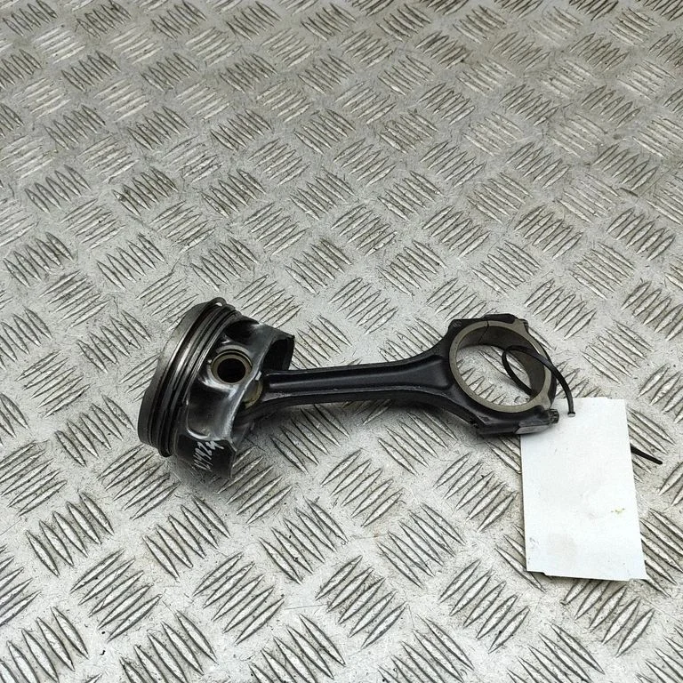 Piston – Mercedes-Benz CLA-Class C117 X117 W117 (2013-2019)
