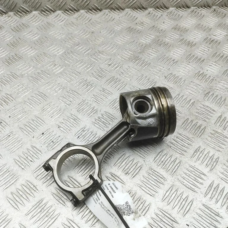 Piston 121001039R