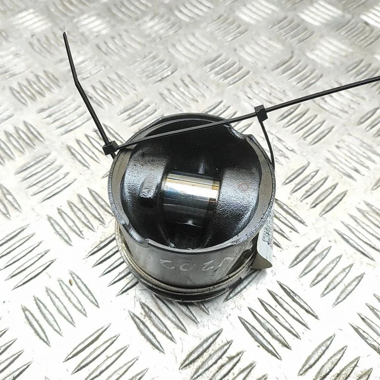 Piston