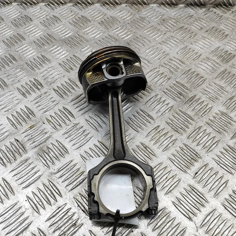 Piston CR3Z6200B