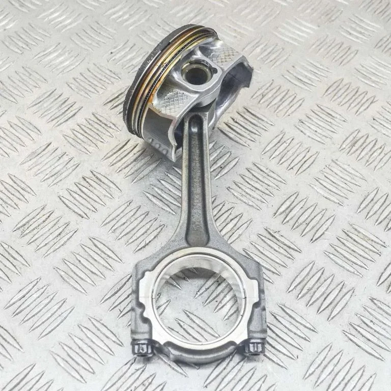Piston CR3Z6200B