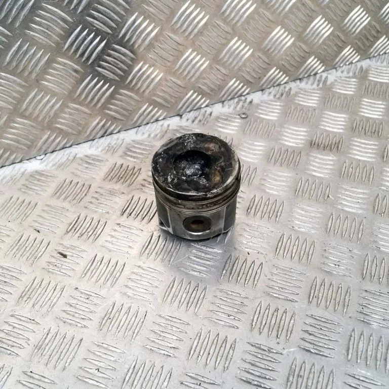Piston 0628N3