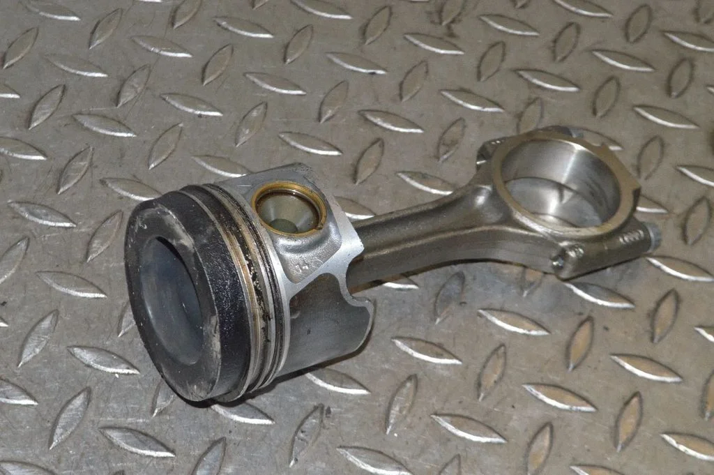 Piston BHS038J