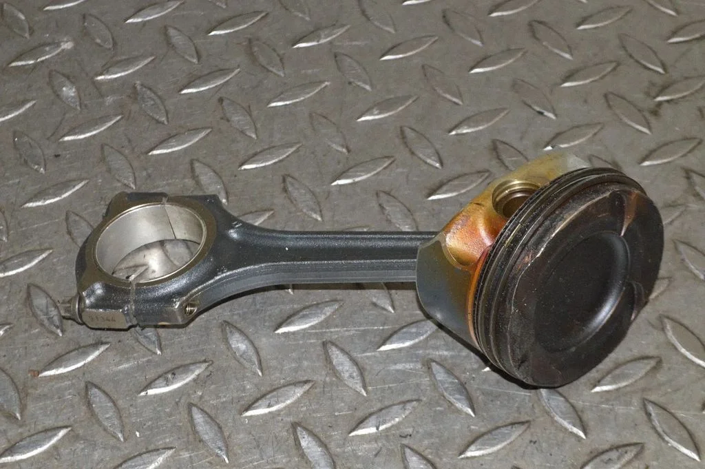 Piston – Mercedes-Benz CLK-Class A209 C209 (2002-2009)