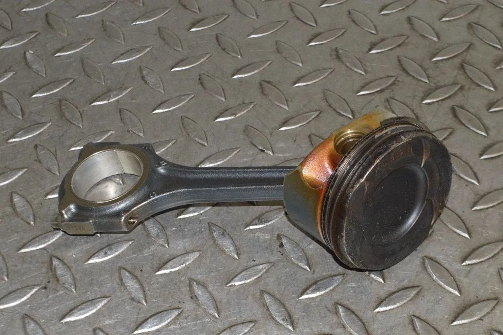 Piston – Mercedes-Benz CLK-Class A209 C209 (2002-2009)