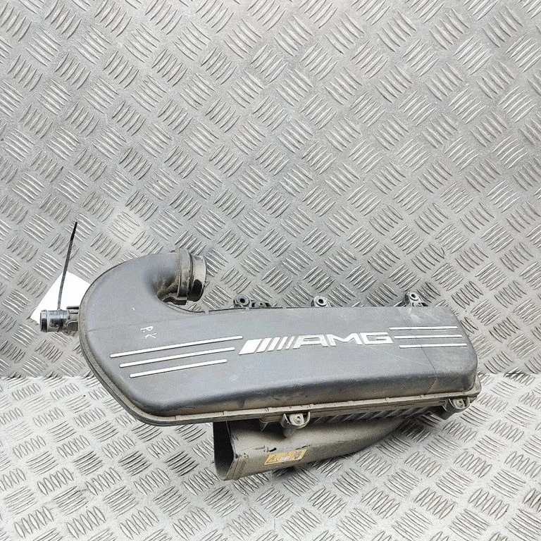 Engine cover (trim) A1770901301