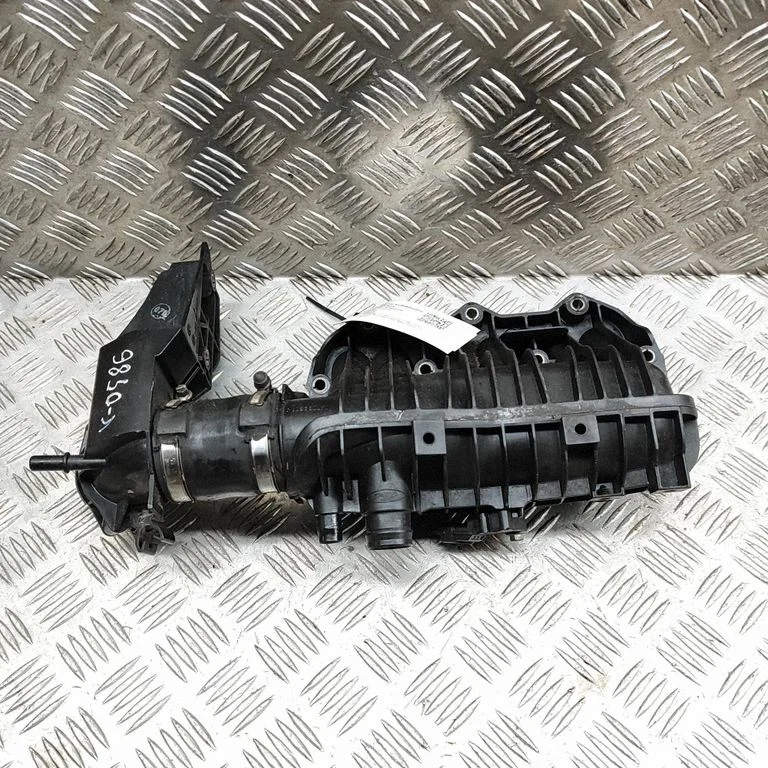 Intake manifold – Ford Focus (2010-2017)