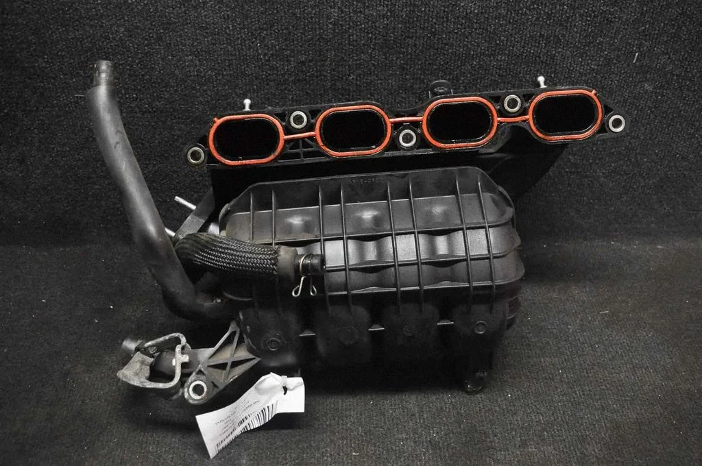 Intake manifold – Toyota Auris 150 (2006-2012)