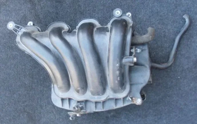 Sisselaskekollektor – KIA Ceed (2006-2012)