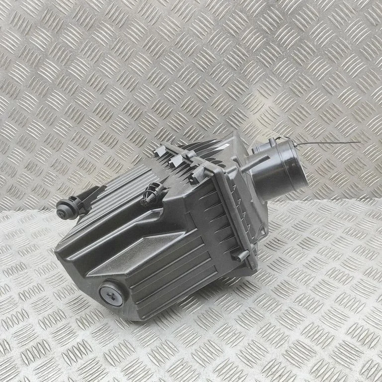 Air filter box J9C39A675AA