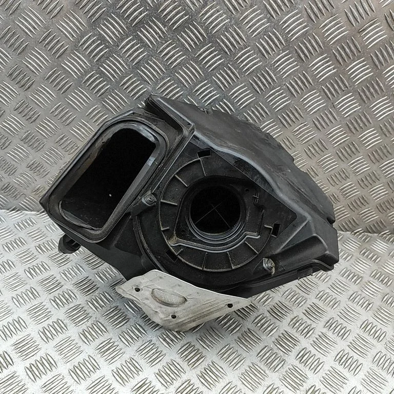 Õhufiltri korpus 8W0133835Q