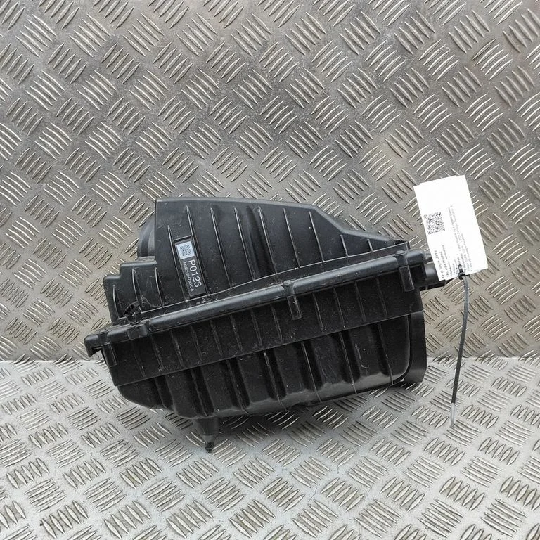 Air filter box M8B29H736CA
