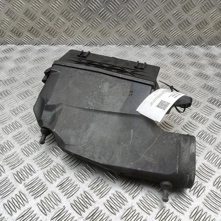 Air filter box A6420904401