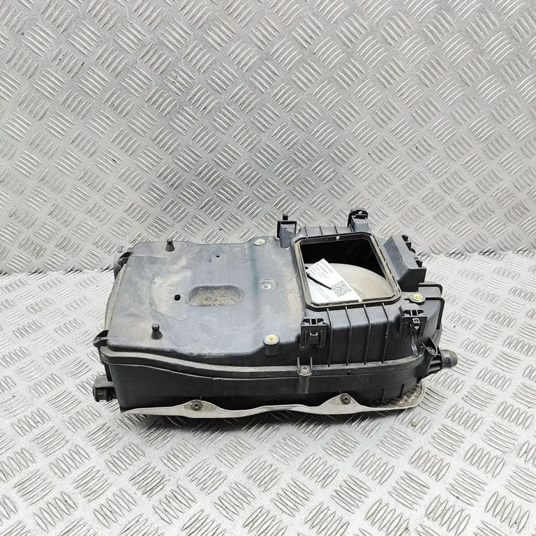 Obudowa filtra powietrza – Mercedes-Benz Klasa C AMG W204 (2007-2014)
