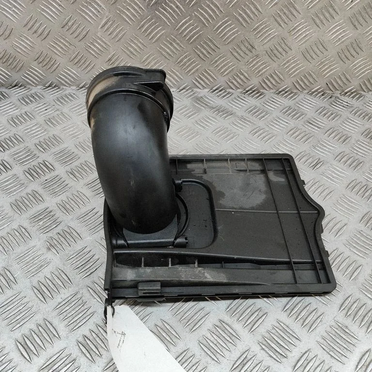Air filter box 95B129601D