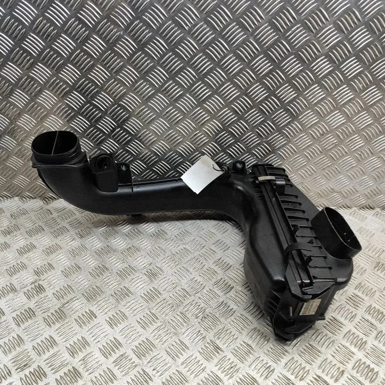 Obudowa filtra powietrza – BMW Seria 4 F36 Gran coupe (2014-2017)