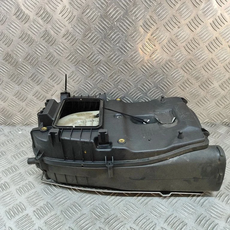 Gaisa filtra korpuss – Mercedes-Benz E klase W212 (2009-2016)
